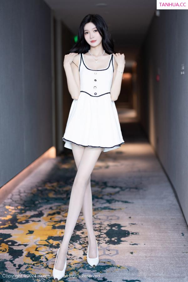 程程程  [XiuRen]高清写真图 2024.07.15 No.8861 程程程- 丝袜美腿第2张图片
